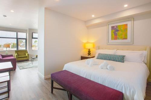 Bankers Hill Apartment | One Bedroom Apartment with San Diego Downtown View