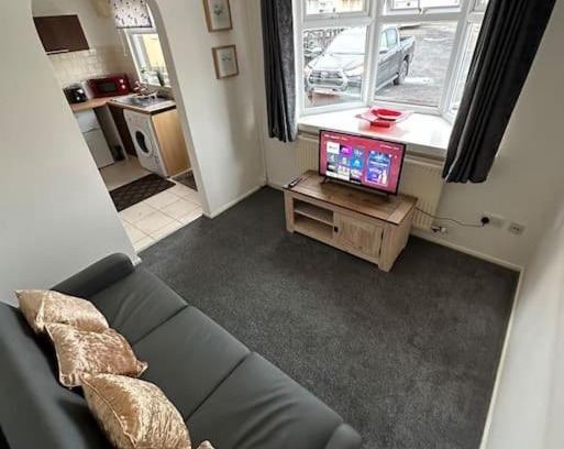 Glasgow Apartment | One-Bedroom Chalet Bungalow Uddingston Glasgow