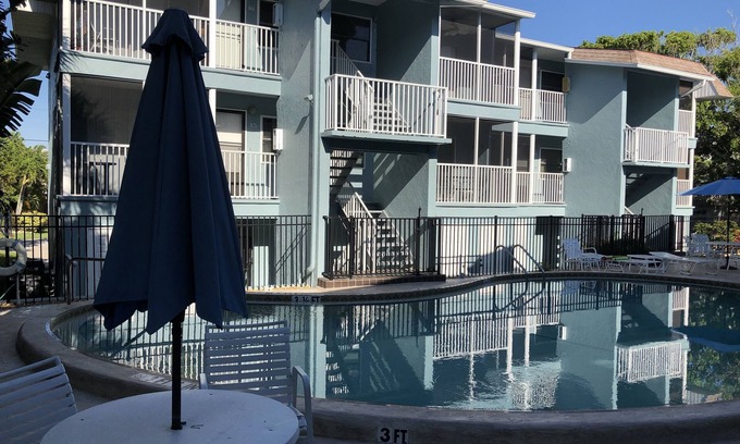 Bradenton Beach Condo | ONE BEDROOM CONDO ONE BLOCK TO BEACH