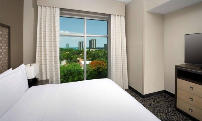 The Roads Apartment | One Bedroom Suite Near Simpson Park MIA