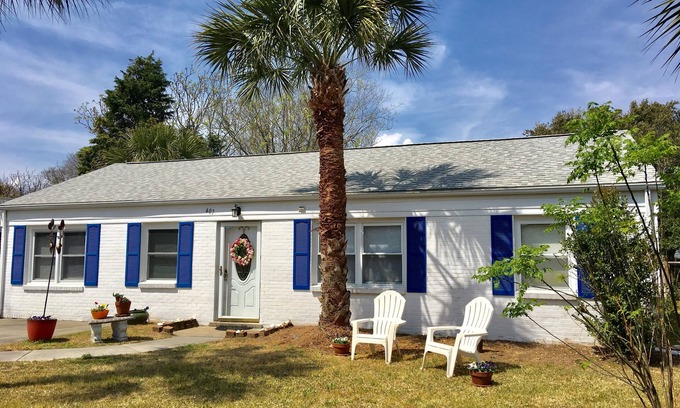 Isle of Palms House | ONE block away from beach! Bright, updated. Pet-friendly. Wheelchair accessible.