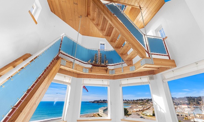 Harbor House | One of a Kind- Working Lighthouse!