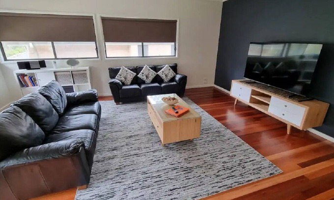 Malua Bay House | One of Malua Bay's BEST: Large modern home