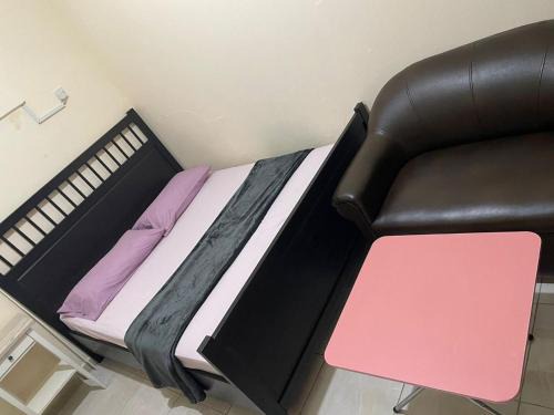 Al Zahiyah House | One Private Room For Two in an Apartment