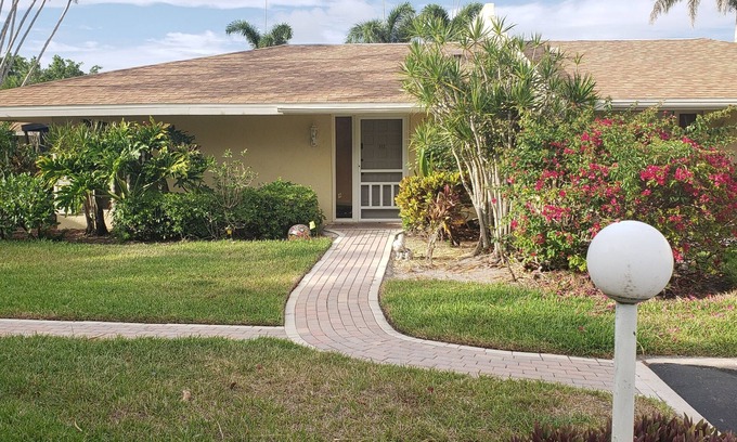 Palm River Estates Villa | One-story Villa in Palm River Estates