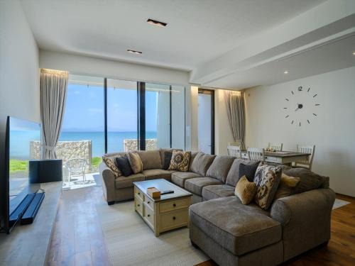 Umusa House | Onna Resort 海まで徒歩0秒 最大12名宿泊可 オーシャンビュー貸切ヴィラ