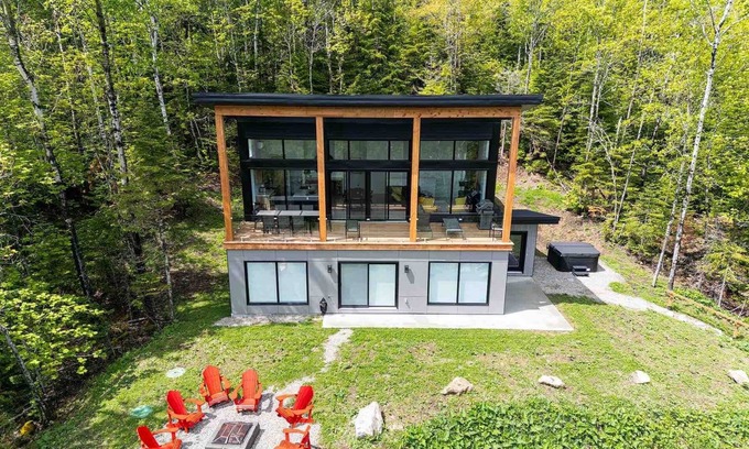 Les Eboulements Ski Chalet | Onyx 150: Scenic Rivew Views & Spa