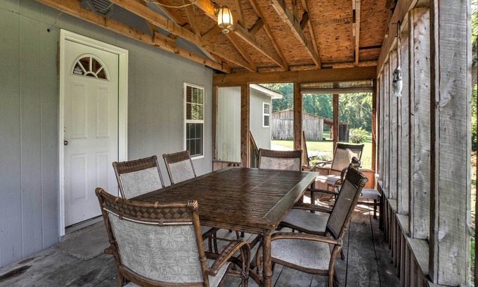 Ooltewah Cottage | Ooltewah Cabin w/Grill, Pool Table & Porch!