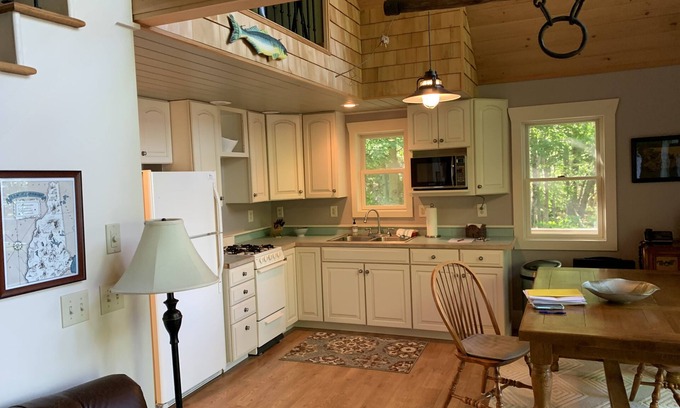 Washington House | Open, Sunlit Cottage; hiking, fishing, kayaking, skiing. Water access!