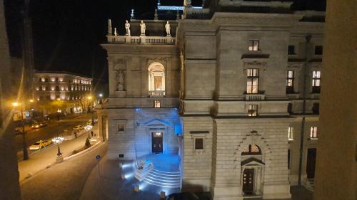 Terezvaros Apartment | Opera View Residence - Live in Luxury