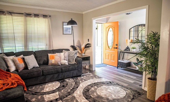 Sandtown House | ORANGE OASIS near Atl airport, downtown, shopping, dining backyard firepit