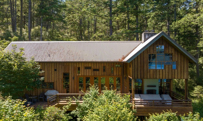 Eastsound Cabin | Orcas Island, Cedar Sunrise #222