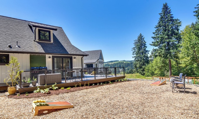 Sherwood Cottage | Oregon Wine Country Retreat: Sip & Dine Outside