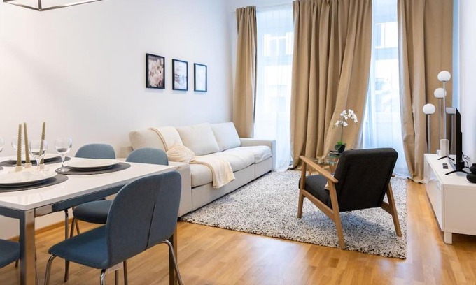 Brigittenau Apartment | OrestaLiving - Danube Canal