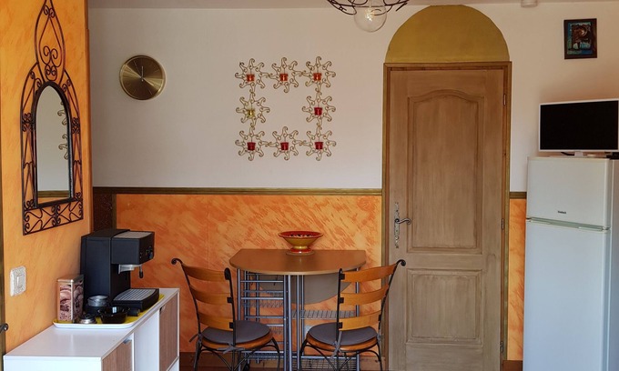 Mimizan Apartment | Oriental-style apartment, cosy, quiet, on the edge of the forest, near the ocean