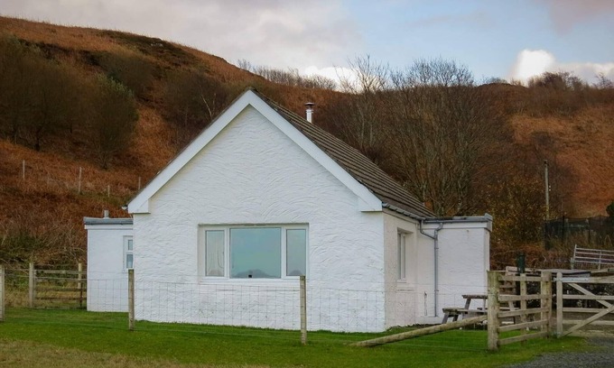 Uisken Cottage | Ormsaig Byre - Peaceful rural location with sea views