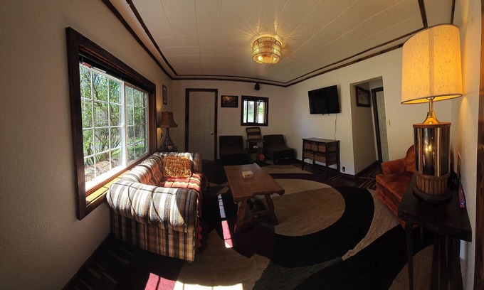 Ahsahka Cabin | Orofino boho cabin in town, close to everything. 1 mile from Clearwater river.