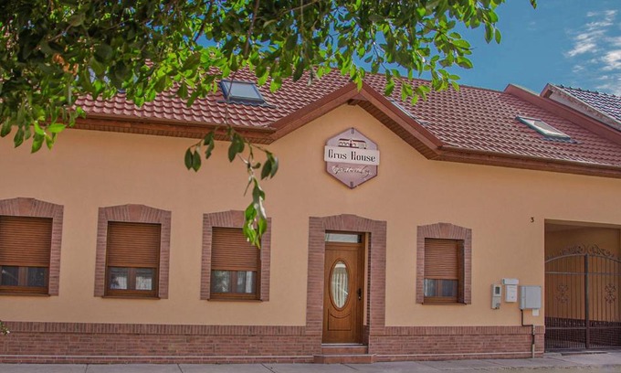 Oroshaza Apartment | Oros House Apartmanház