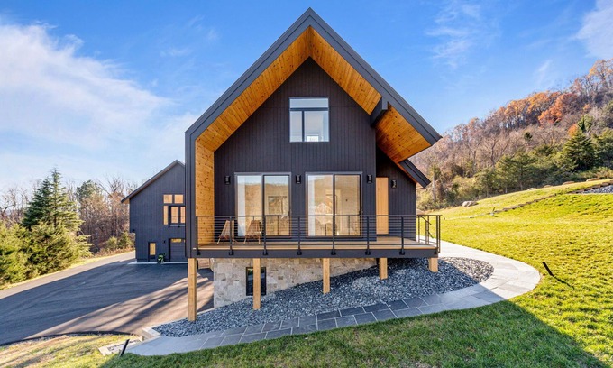 Crozet Cottage | Orso Blu Farm Guesthouse, one-of-a-kind in Crozet