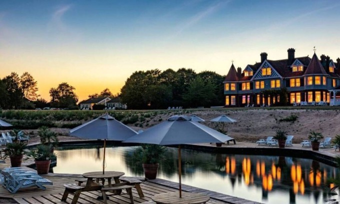 Maldon Apartment | Osea Island: Seaside Cottage