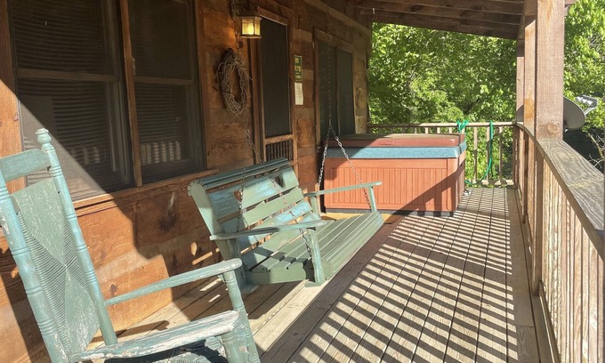 Walland Cabin | Otter Riverfront cabin, great mountain views with Hot tub,Wifi/Cable