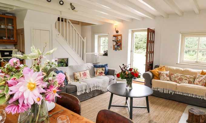 Llandeilo Cottage | Otters Holt