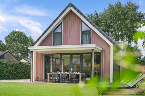 Ouddorp House | Oude Nieuwelandseweg 33A Ouddorp Villa IJsvogel met jacuzzi - NOT FOR COMPANIES