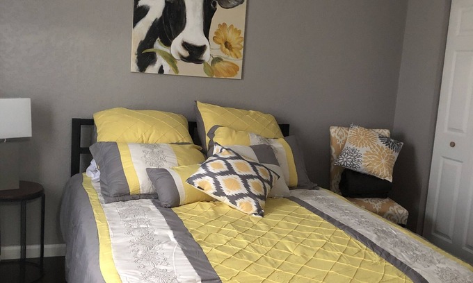 Kerr Apartment | “our little mellow yellow” No cleaning fee and no Taxes all include.