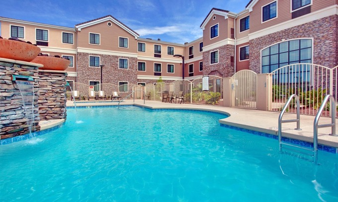 Tucson Condo | Outdoor Pool + Free Breakfast | Close to Tucson Airport