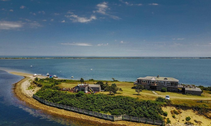 Edgartown House | Outermost House - Please go to https:/www.vrbo.com/4098933