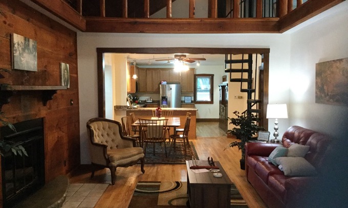 Kenosha House | Outrageous! Near Microsoft Mt Pleasant - Sleeps 18