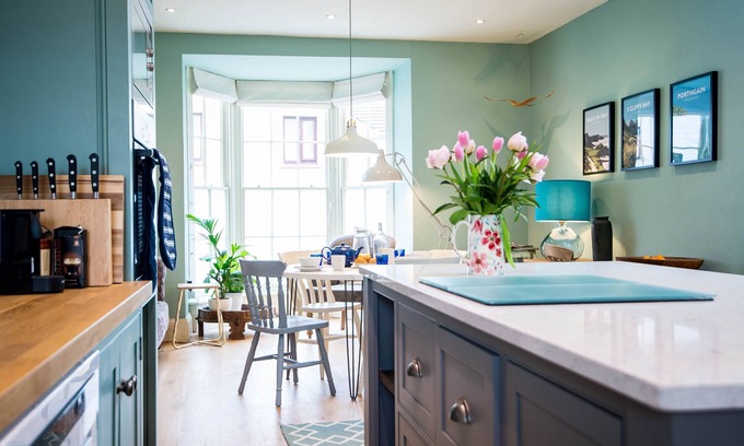 Laugharne Cottage | Outstanding Central House w/three Superking en suite bedrooms