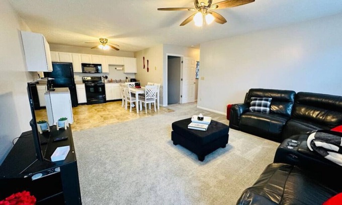 Monroe House | Overbrook Delight -tranquil stay for day and night