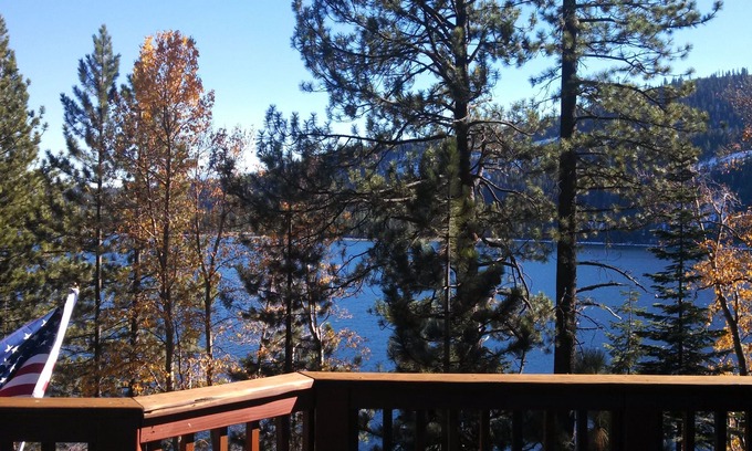 Truckee Cabin | Overlooks Donner Lake