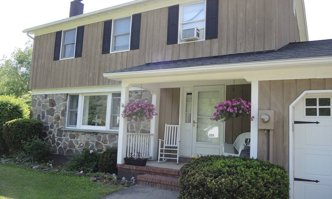 Oneonta House | Owl Patch - Recent renovation, near All Star Village, fire pit