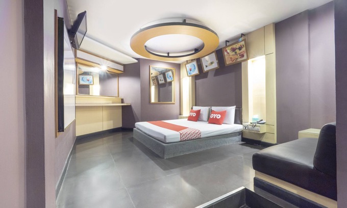 Chonburi Hotel | OYO 75382 Chonburi Hotel