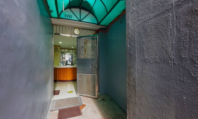 Baclaran Hotel | OYO 836 E & H Residences