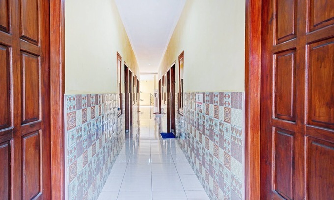 Kediri Hotel | OYO 90234 Dhoho Family Guest House