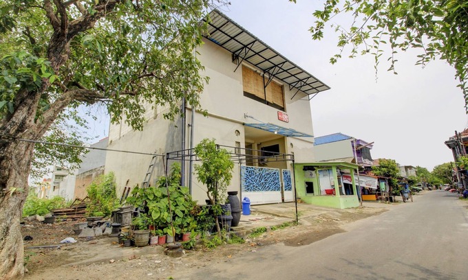 Jombang Hotel | OYO 90725 Zeevanna Guest House Syariah