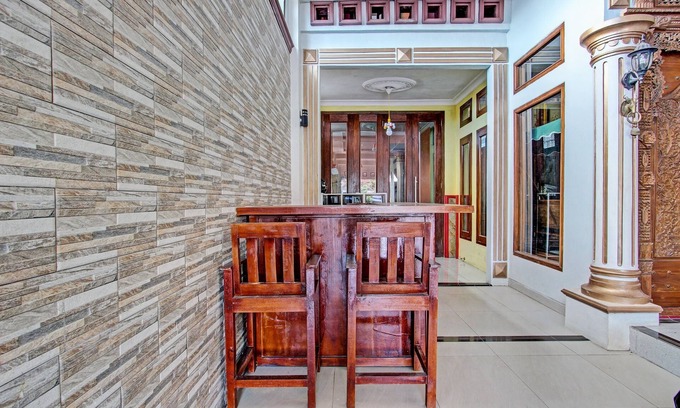 Cilacap Hotel | OYO 92294 Amole Homestay Syariah