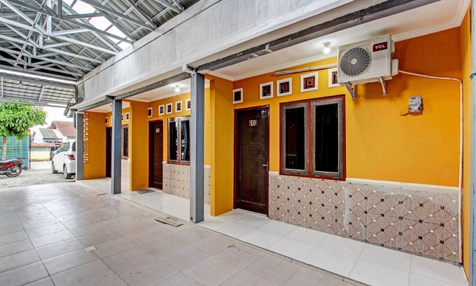 Cilacap Hotel | OYO 92296 Amole Paviliun Syariah