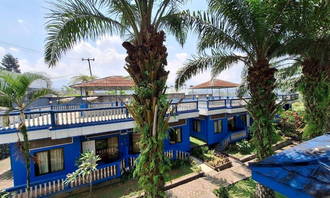 Cisarua Hotel | OYO 93280 Villa Efita