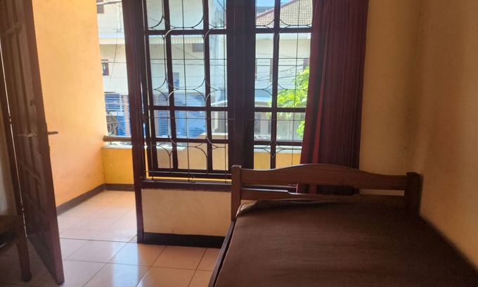 Siwalankerto Hotel | OYO 93869 Regina Homestay Syariah