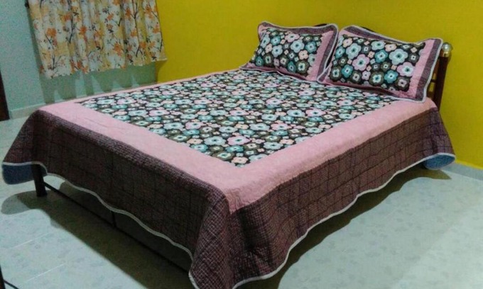 Kampong Raja Hotel | OYO Homes 90590 Mazhomestay