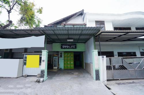 Surabaya Hotel | OYO Life 2309 Kost Si Mbok Vivi