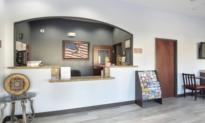 Clute Hotel | OYO Townhouse Clute Lake Jackson