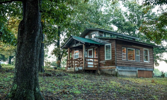 West Fork Cabin | OZARK GEM near Devil’s Den State Park and Fayetteville
