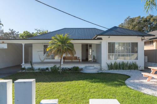 Long Jetty House | Pacific Paradise - 4 Bedroom House Central Coast