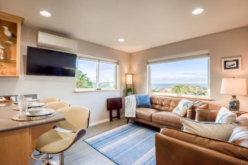 Lincoln City Apartment | Pacific Peeks One - OceanView - EV Charger - Pet Friendly