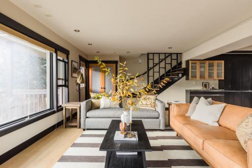 Historic District House | Paddington by AvantStay Cozy Chic Ski Lodge Mins from Mountain
